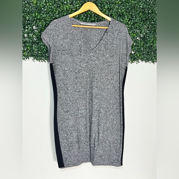 Athleta Sweaters - Athleta tunic grey stripe Athleisure Sweater Size medium
